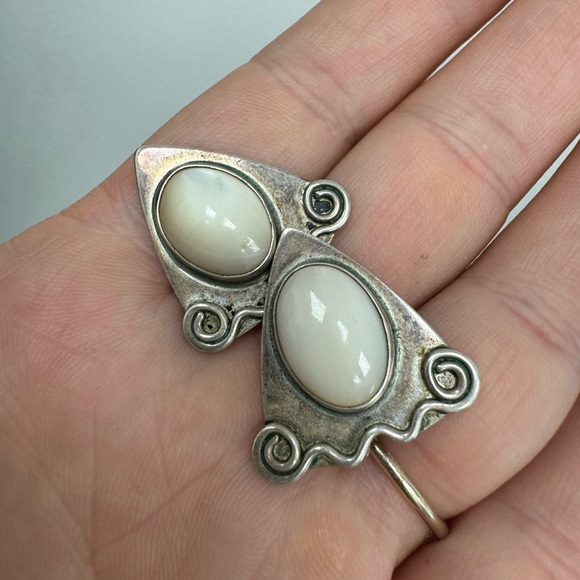 Designer Barbara Sucherman 925 Sterling silver post earrings with opalite - Picture 3 of 9